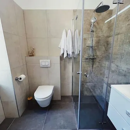 New Design Studio Kingsize Bed *