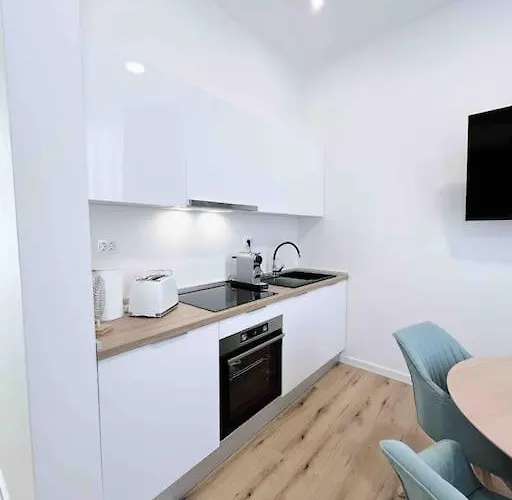 New Design Studio Kingsize Bed * Pula