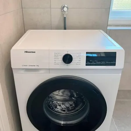 New Design Studio Kingsize Bed アパート