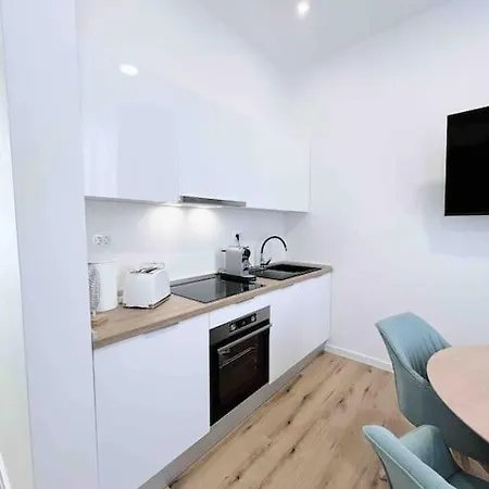 New Design Studio Kingsize Bed * プーラ